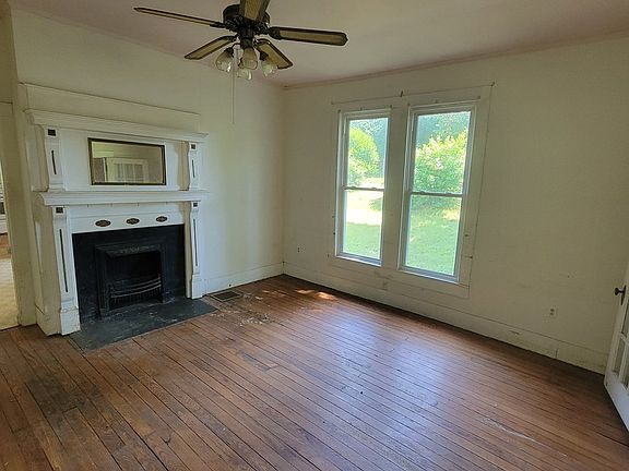 5th image of 504 Evans St