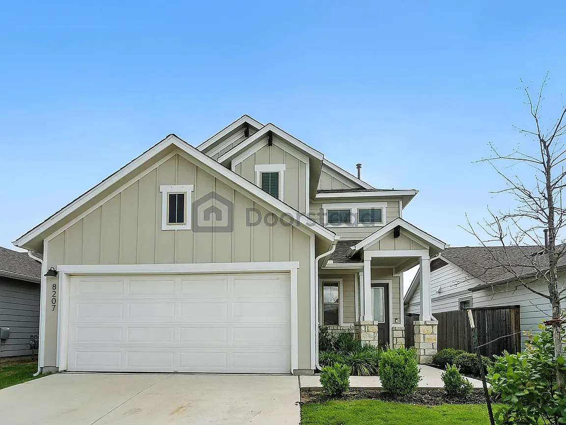 4 bed, 3.5 bath, 2116 sqft, $2,700 — Photo 2