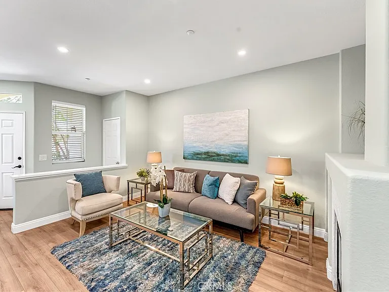 304 Birch Grv — Photo 8