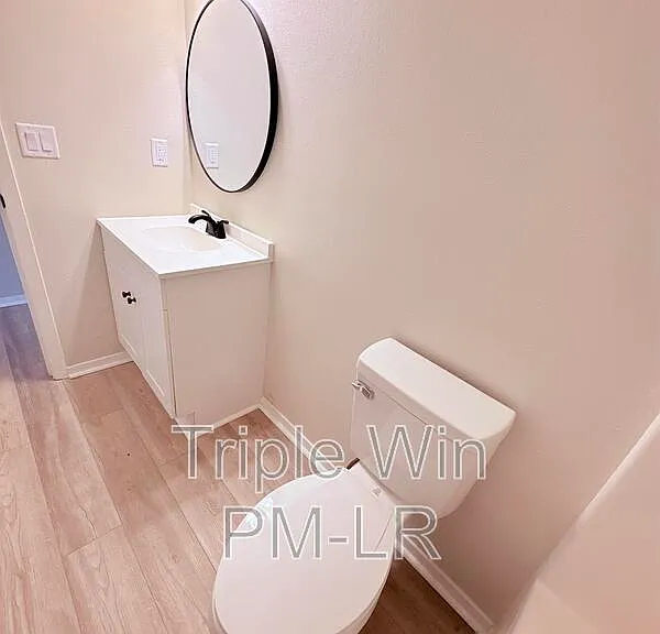 220 Randall Dr — Photo 25