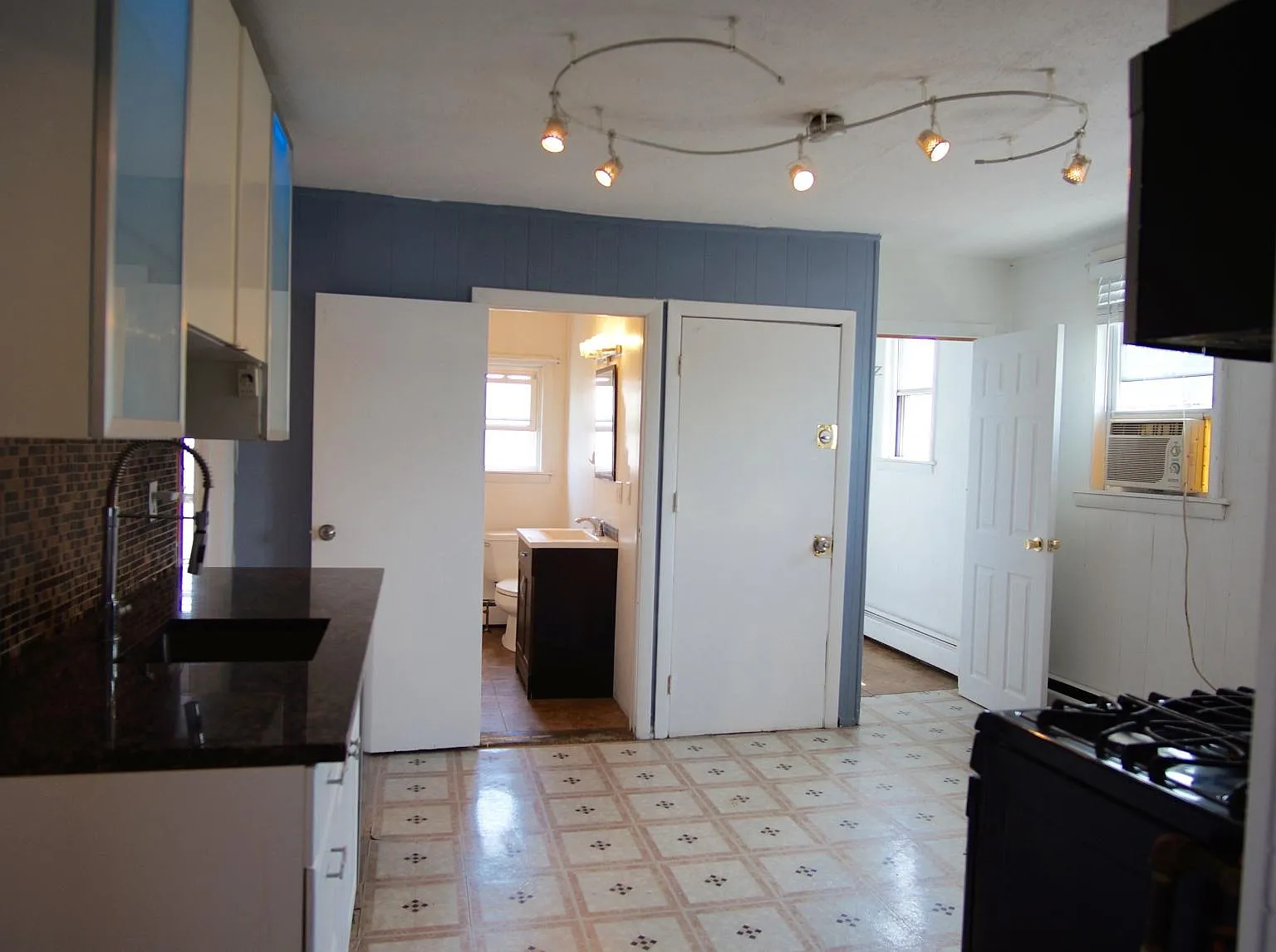 48 America St — Photo 3