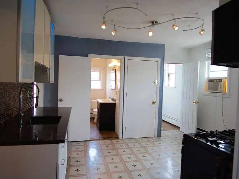 48 America St #3A — Photo 3