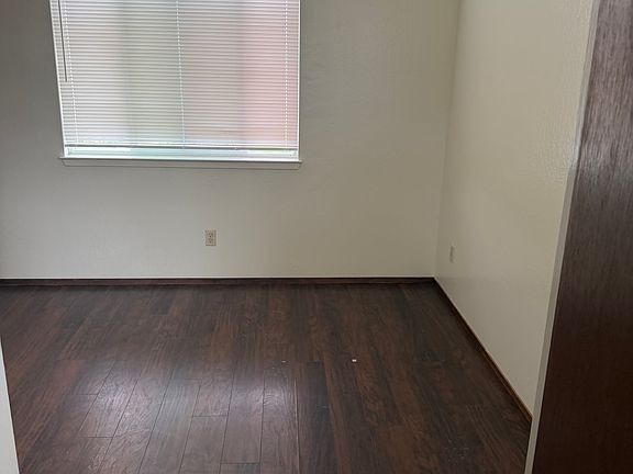 5th image of 16 Middlefield Ln Unit A