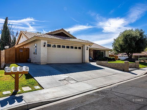 5th image of 247 Yellowstone Pl