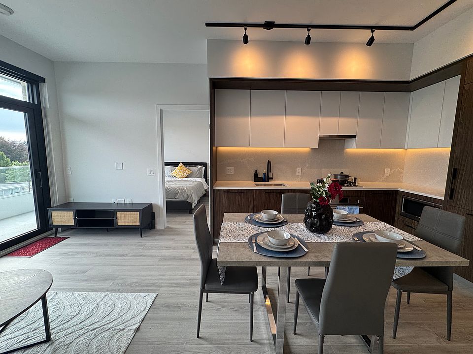 1st image of 2729 Kingsway #412