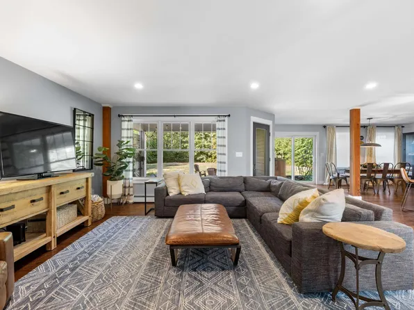 21 Tall Pine Ln, Kennebunkport, ME