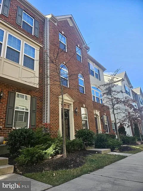 3 bed, 3.0 bath, 1568 sqft, $2,800 — Photo 4