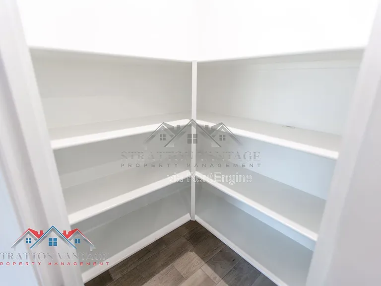 1330 W Hess Ave — Photo 18