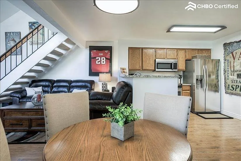Luxury MidTerm Condo Near Cherry Creek — Photo 2