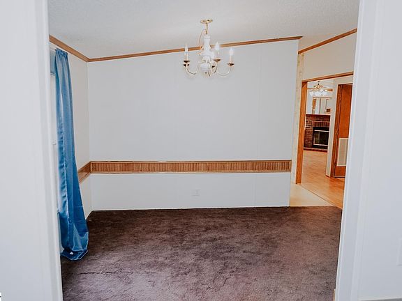 4th image of 18 Kentwood Ln