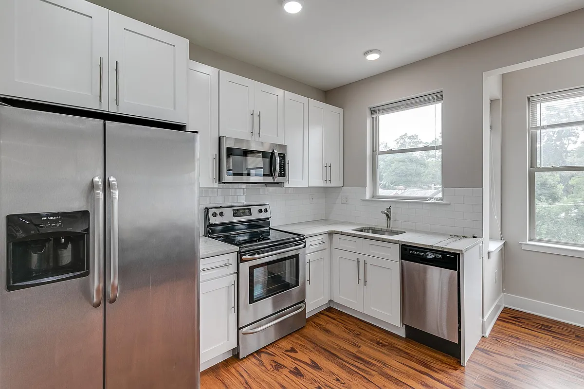 Building Photo - 549 Armstrong St #302