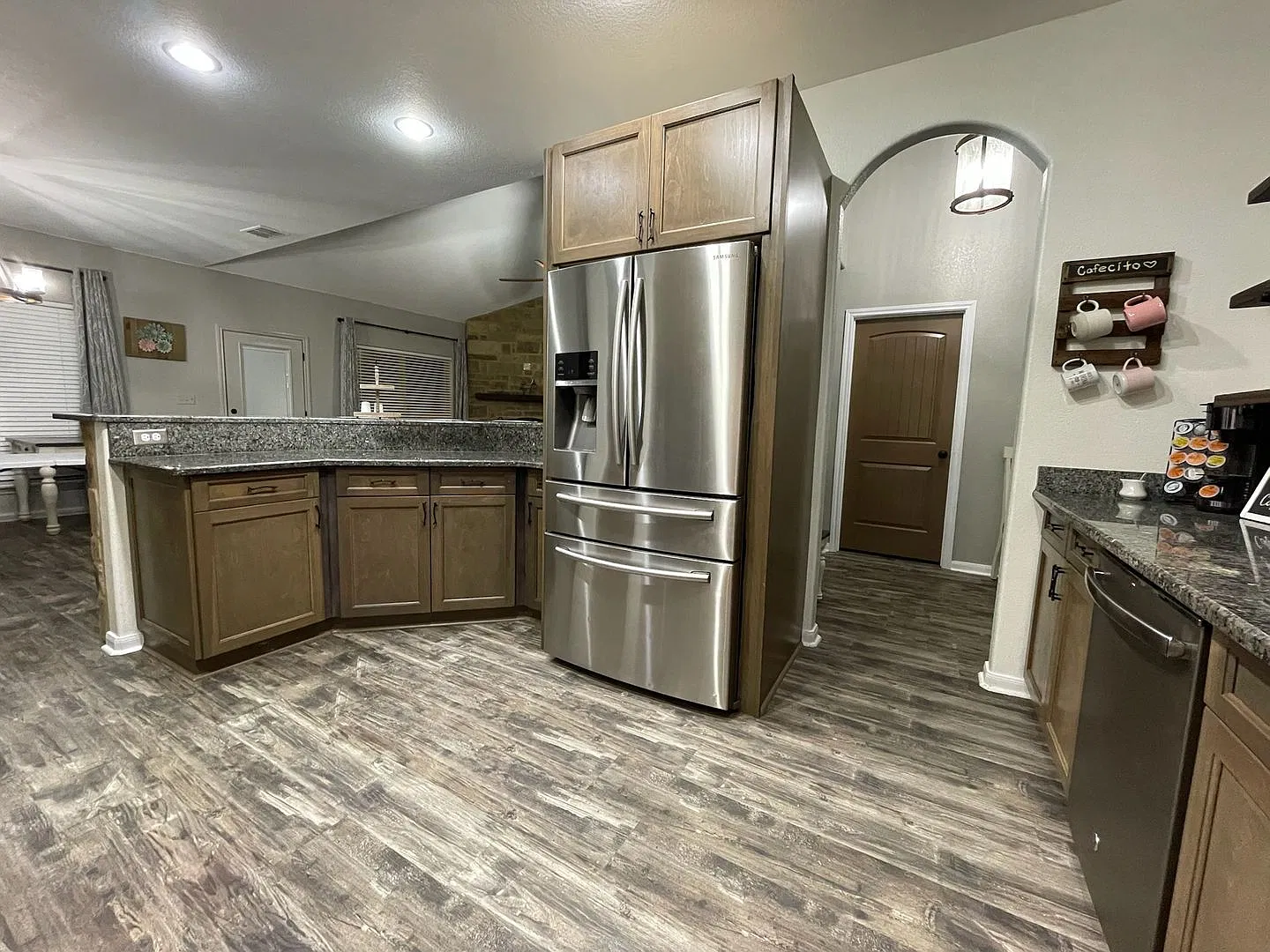 Gorgeous 3 BD/2 BA Home on 2 ACRES in La Vernia ISD! With a private pool! — Photo 4