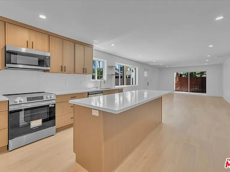 6913 Encino Ave #LOWER — Photo 18