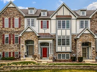 305 Sype Dr, Carol Stream, IL 60188