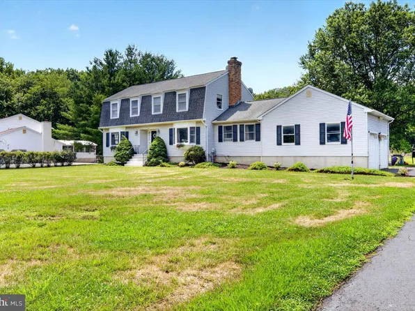35 Beechwood Dr, Robbinsville, NJ 08691