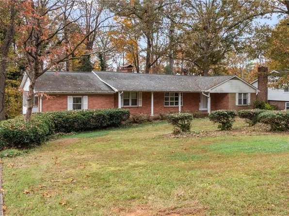 1956 Bramblewood Trl, Pfafftown, NC 27040