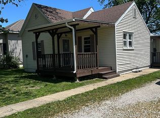 116 S Locust St, Wapella, IL 61777