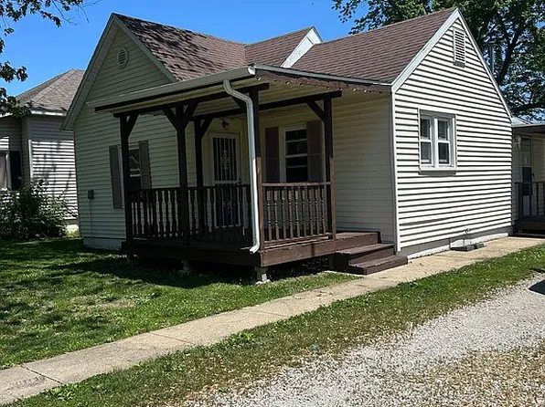 116 S Locust St, Wapella, IL 61777