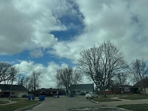 5th image of 28685 Malvina Ct