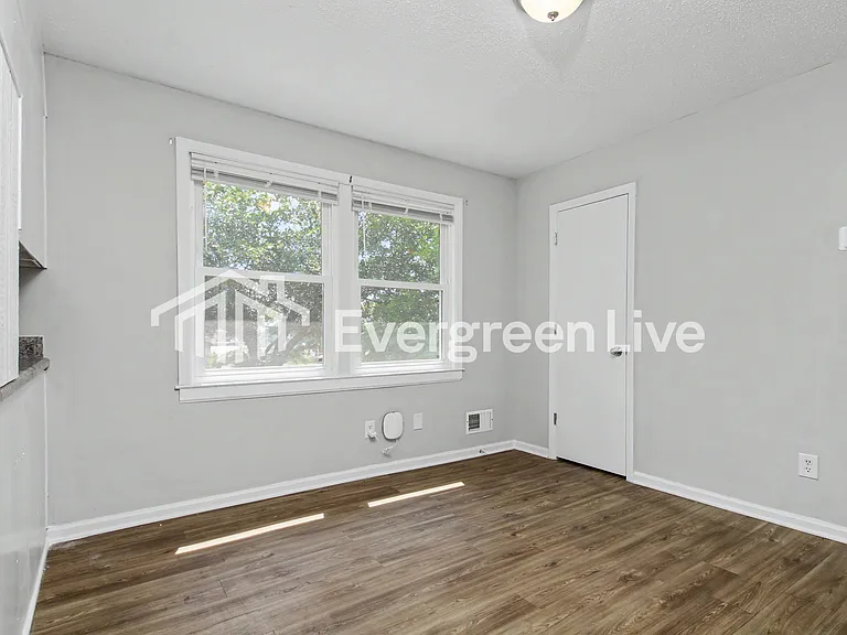 209 Weldwood Ct — Photo 3