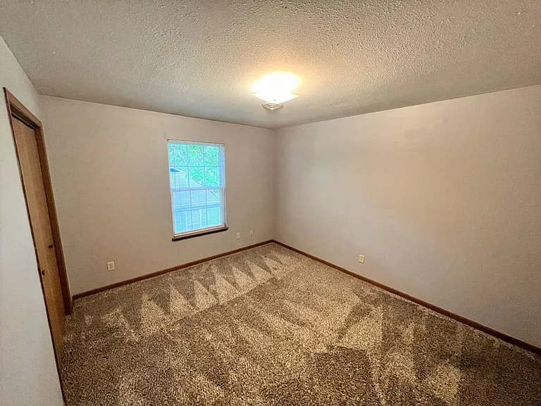 915 Colorado St — Photo 4