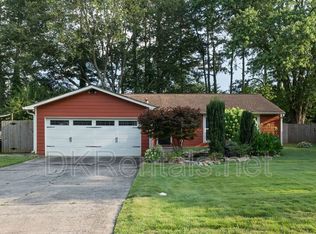 1135 Worthington Hills Dr, Roswell, GA 30076