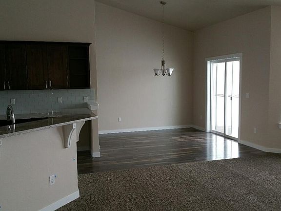 4th image of 250 Canyon Crest Dr