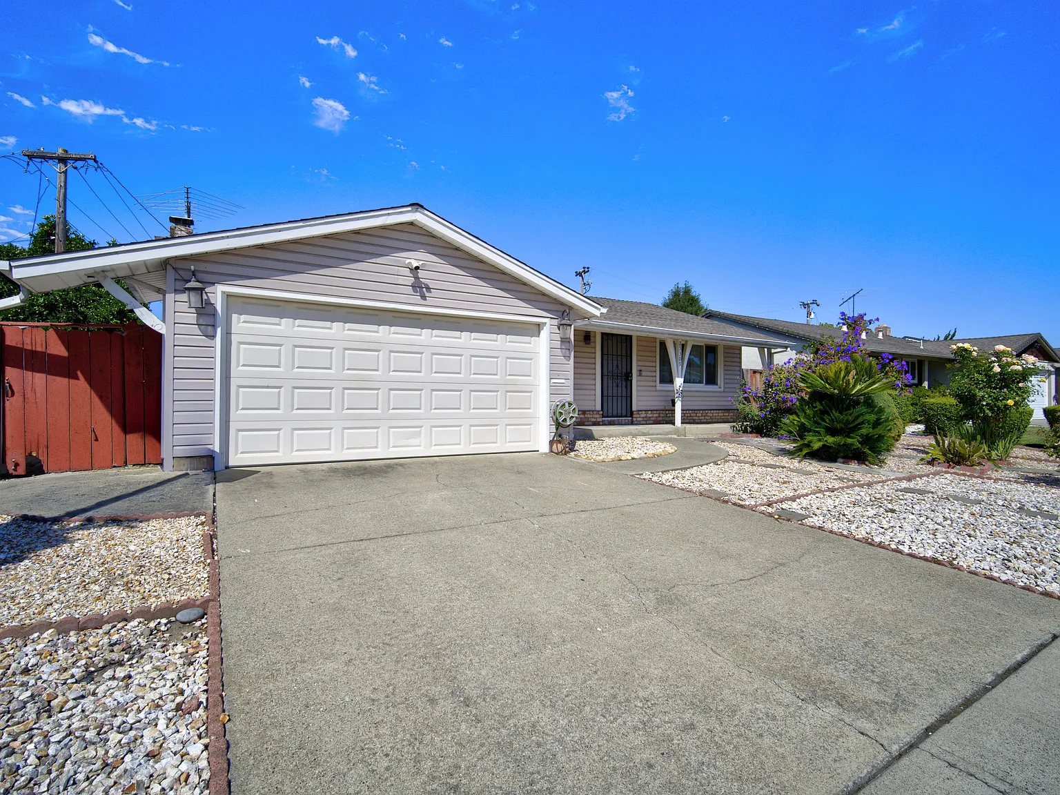 3 bed, 1736 sqft, $4,250 — Photo 2