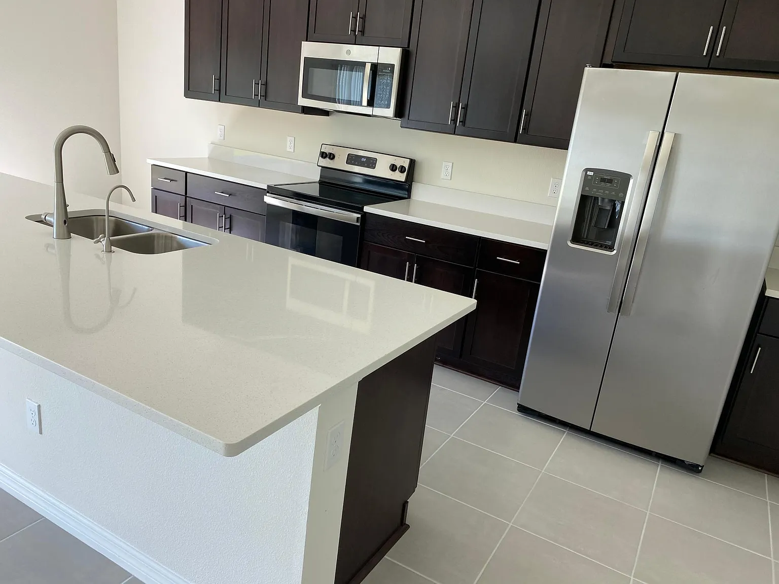 4 bed, 2766 sqft, $2,700 — Photo 2