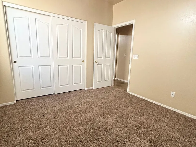 3147 E Vallejo Dr — Photo 30