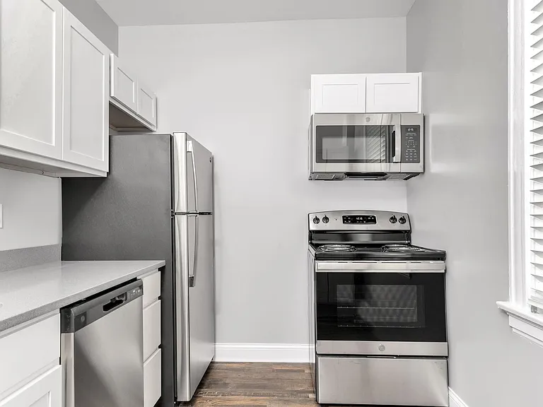1917 Crane Ave #2 — Photo 3