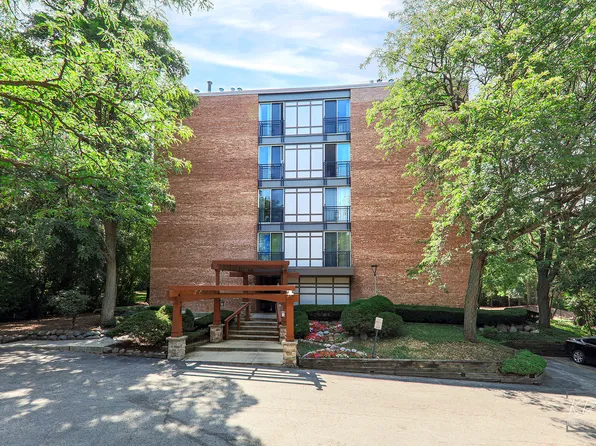 5810 Oakwood Dr Unit 1L, Lisle, IL 60532