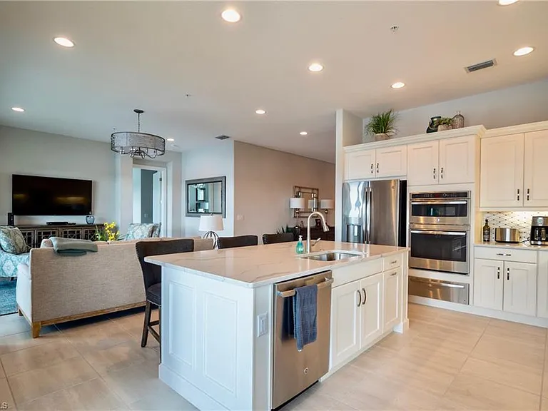 8008 Signature Club Cir — Photo 14