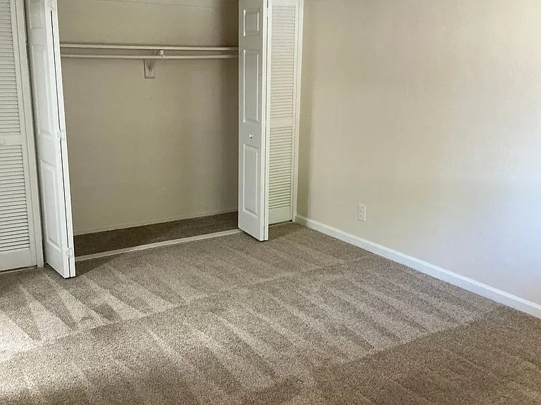 Laurel Glen — Photo 23