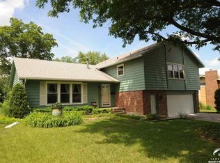 808 W 27th Ter, Lawrence, KS 66046
