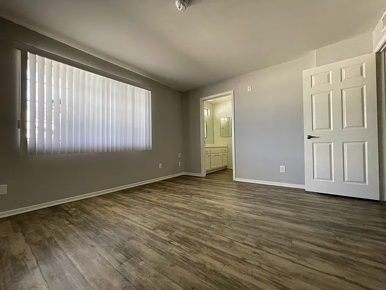 4280 Lindblade Dr — Photo 9