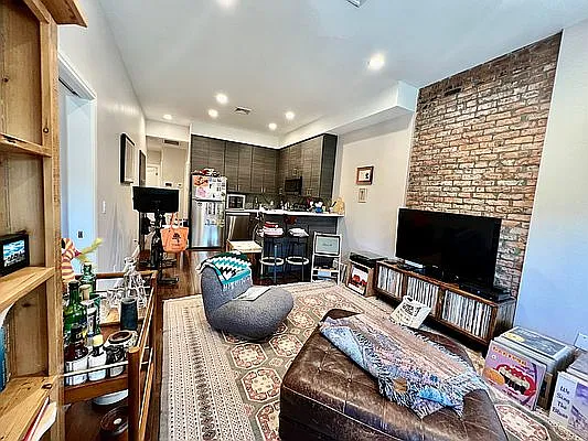 Rented by Ideal Properties Group | media 2