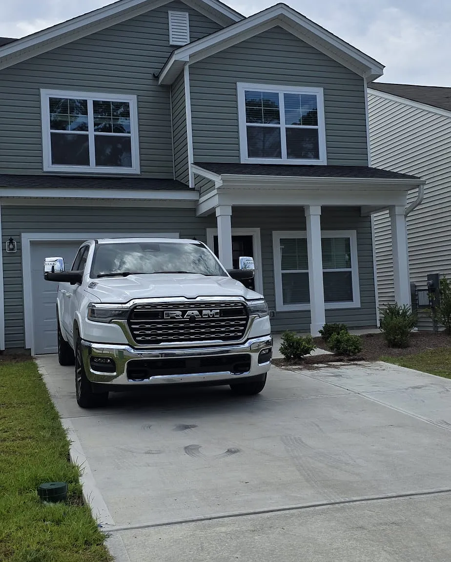 3 bed, 2.5 bath, 1423 sqft, $2,400 — Photo 1
