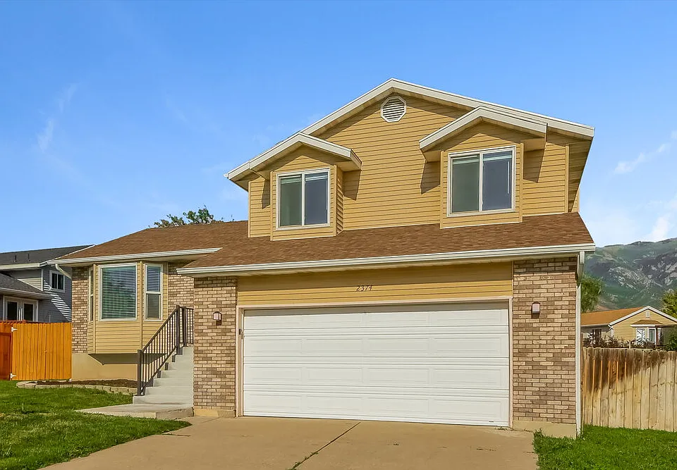 2374 N 1075 E