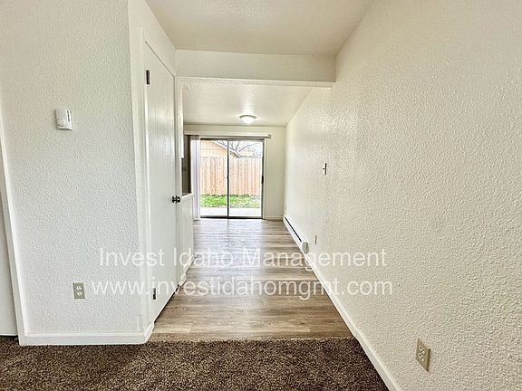 4th image of 1097 W Melrose St APT 125