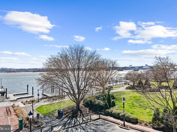 310 Strand St Unit 301, Alexandria, VA 22314