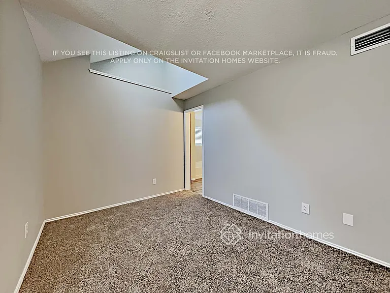 9218 Oak Hollow Dr — Photo 12