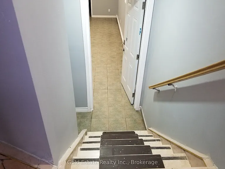 426 Langlois Ave #BASEMENT — Photo 2