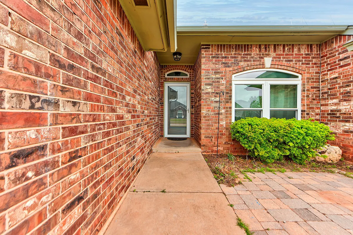 Exterior entrance view - 1817 SE 1st St
