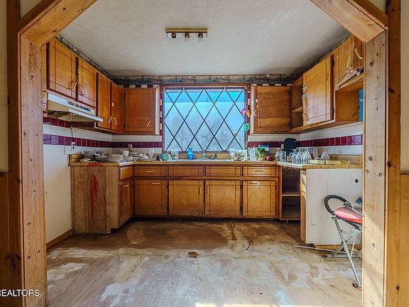 5th image of 960 Chestnut Grove Rd