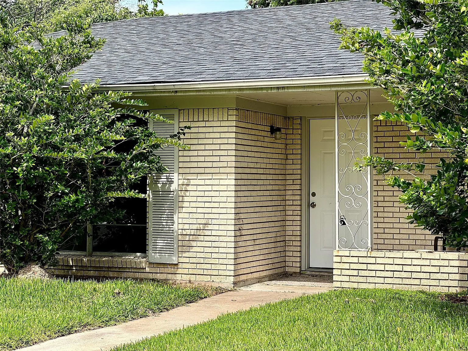 3 bed, 2.0 bath, 1647 sqft, $1,845 — Photo 2