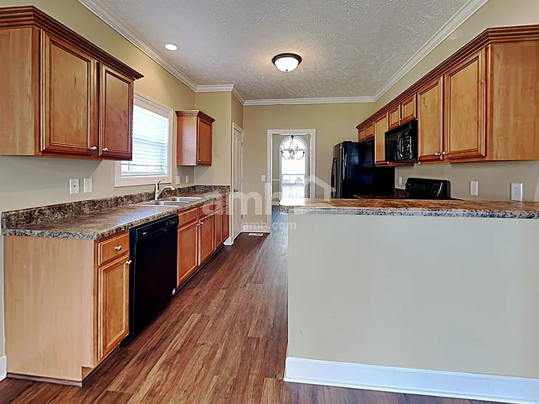 1802 Potters Ct — Photo 3