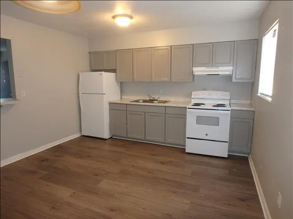 Broadleaf Arms Apartments