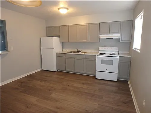 Broadleaf Arms Apartments Photo 1