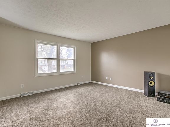 3rd image of 1014 Denver St